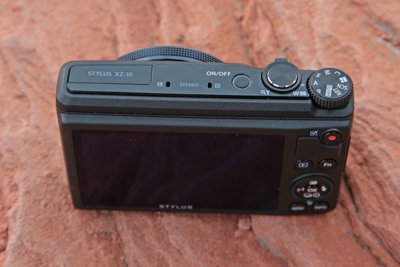 Olympus XZ-10 Side