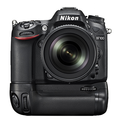 Nikon D7100 battery grip