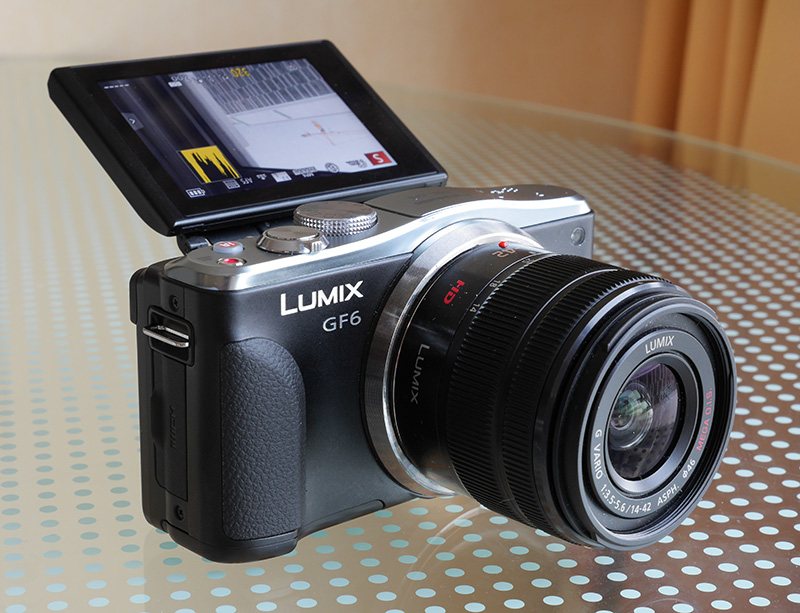 Panasonic Lumix GF6 front screen