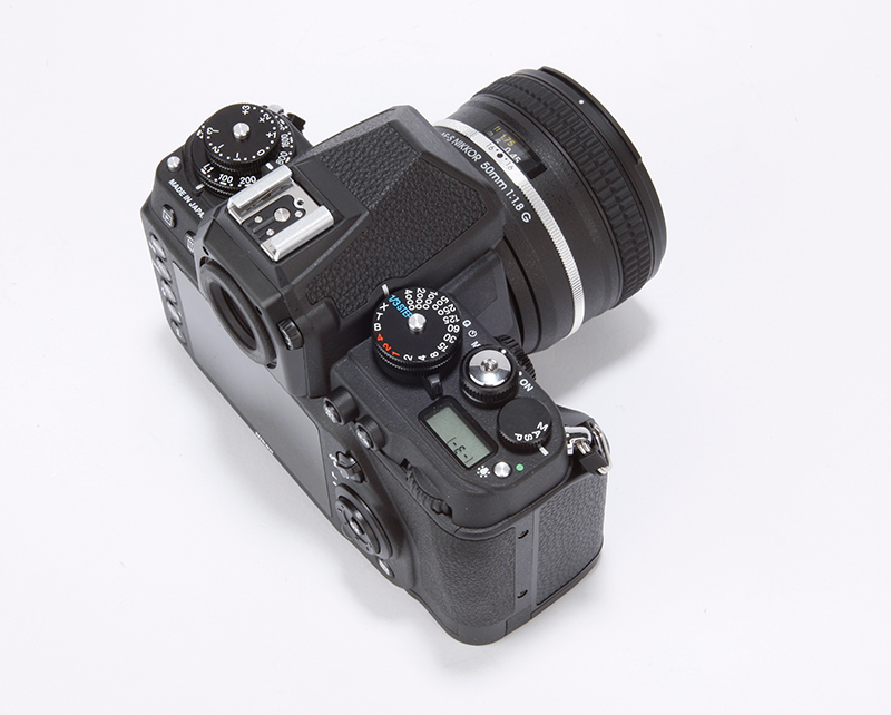 Fujifilm X-T1 vs Nikon Df - Df rear angled