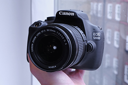 Canon EOS 1200D handheld