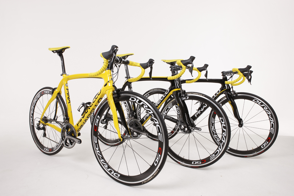 Photo: The bike for Wiggins' first stint in yellow with only a few yellow hints.